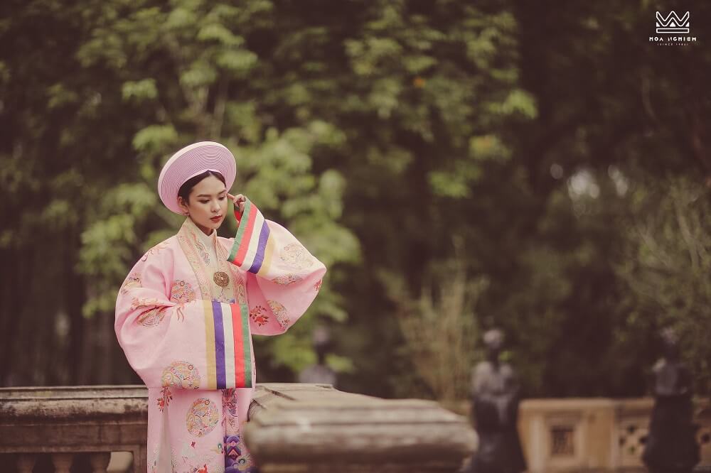 Hoa Nghiem Vietnamese ancient costume